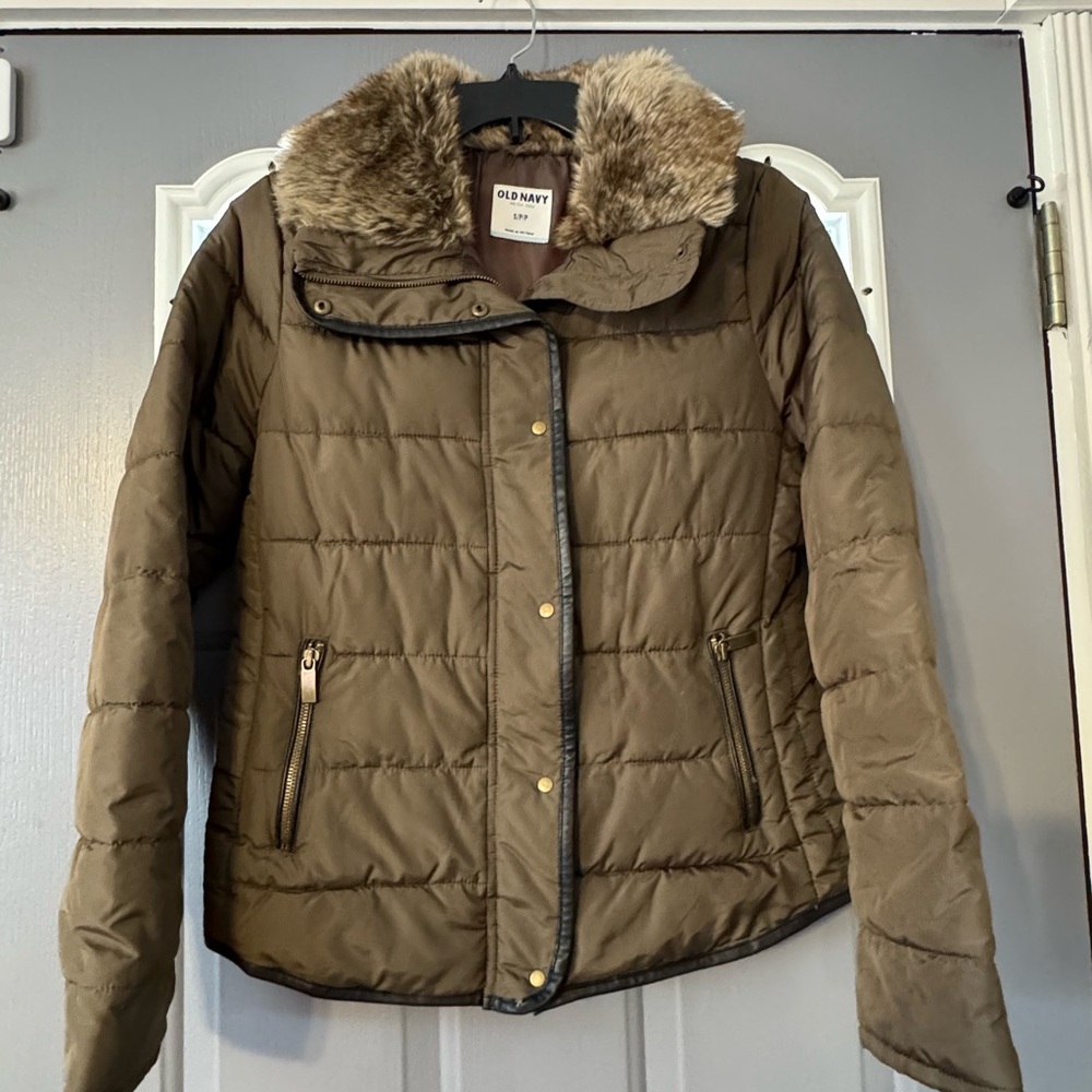 Old Navy Women's Olive Puffer Jacket with Faux Fur Collar